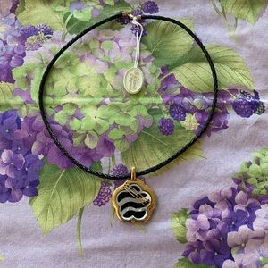 18k yellow gold and mother of pearl necklace.